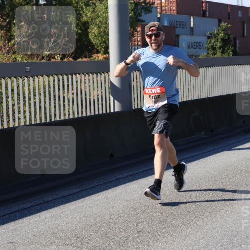 03.10.2025 - Köhlbrandbrückenlauf Strokosch-Dieckow http://msf.ph/oto/9113679 03.10.2025 12:43:55 Position 3 454 meine-sportfotos.de
