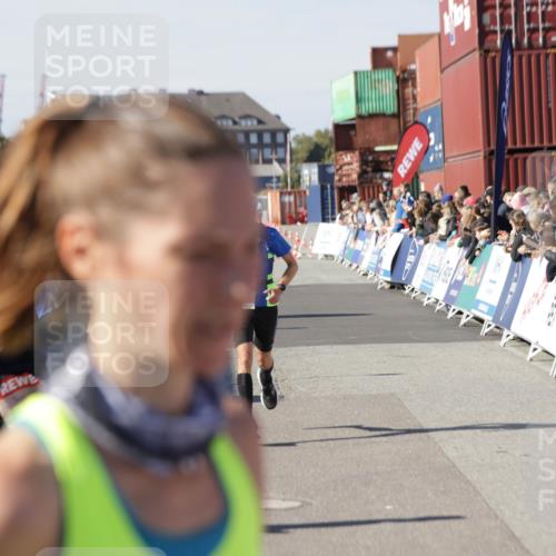 03.10.2025 - Köhlbrandbrückenlauf Jannik Wohlers http://msf.ph/oto/9113680 03.10.2025 13:01:33 Ziel 4047, 4073, 4199, 4219, 4220, 4284, 4292, 4304, 5424, 6187, 6775, 6801 meine-sportfotos.de