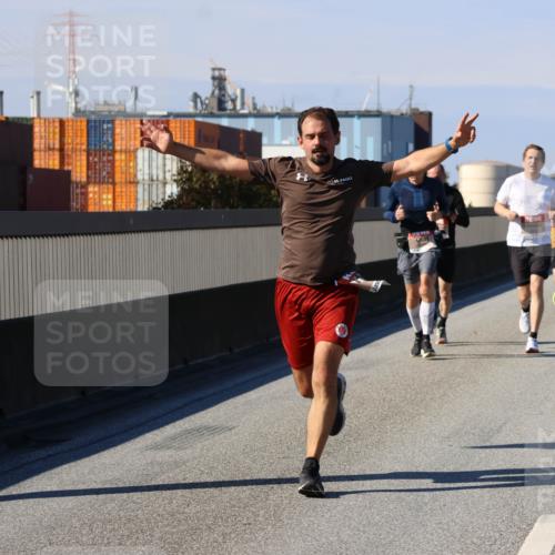 03.10.2025 - Köhlbrandbrückenlauf Strokosch-Dieckow http://msf.ph/oto/9113689 03.10.2025 12:43:58 Position 3  meine-sportfotos.de