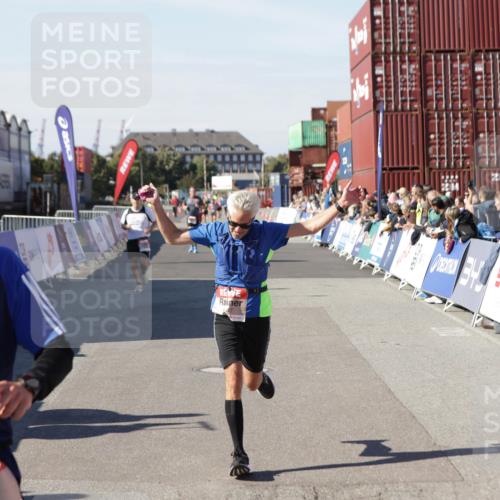 03.10.2025 - Köhlbrandbrückenlauf Jannik Wohlers http://msf.ph/oto/9113692 03.10.2025 13:01:35 Ziel 4047, 4073, 4199, 4219, 4220, 4257, 4284, 4292, 4304, 5424, 6775, 6801 meine-sportfotos.de