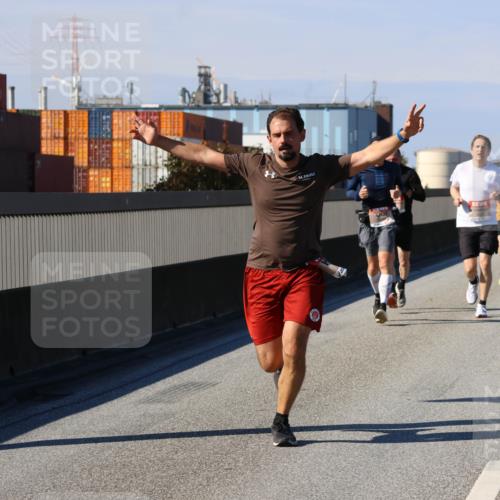 03.10.2025 - Köhlbrandbrückenlauf Strokosch-Dieckow http://msf.ph/oto/9113696 03.10.2025 12:43:58 Position 3  meine-sportfotos.de