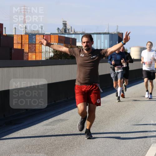 03.10.2025 - Köhlbrandbrückenlauf Strokosch-Dieckow http://msf.ph/oto/9113700 03.10.2025 12:43:58 Position 3  meine-sportfotos.de