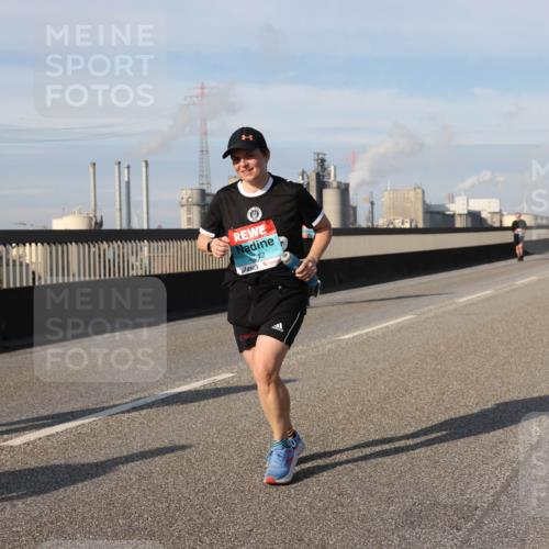 03.10.2025 - Köhlbrandbrückenlauf Lena Gebhardt http://msf.ph/oto/9113703 03.10.2025 10:17:04 Position 2 2042 meine-sportfotos.de