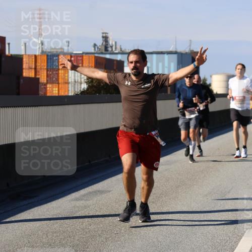 03.10.2025 - Köhlbrandbrückenlauf Strokosch-Dieckow http://msf.ph/oto/9113705 03.10.2025 12:43:58 Position 3  meine-sportfotos.de