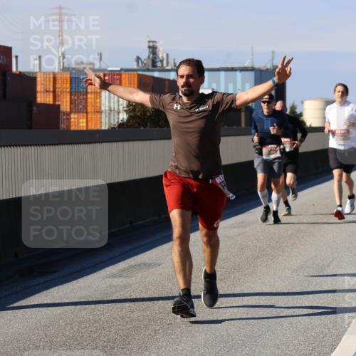 03.10.2025 - Köhlbrandbrückenlauf Strokosch-Dieckow http://msf.ph/oto/9113709 03.10.2025 12:43:58 Position 3  meine-sportfotos.de