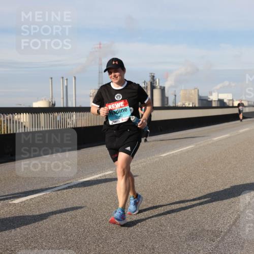 03.10.2025 - Köhlbrandbrückenlauf Lena Gebhardt http://msf.ph/oto/9113715 03.10.2025 10:17:04 Position 2 2042 meine-sportfotos.de