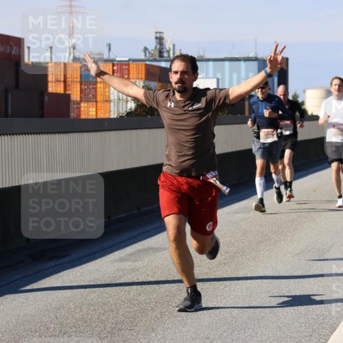 03.10.2025 - Köhlbrandbrückenlauf Strokosch-Dieckow http://msf.ph/oto/9113718 03.10.2025 12:43:58 Position 3  meine-sportfotos.de