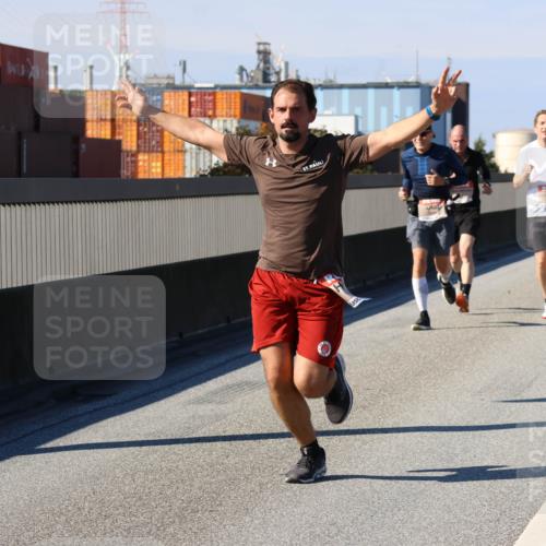 03.10.2025 - Köhlbrandbrückenlauf Strokosch-Dieckow http://msf.ph/oto/9113723 03.10.2025 12:43:58 Position 3  meine-sportfotos.de