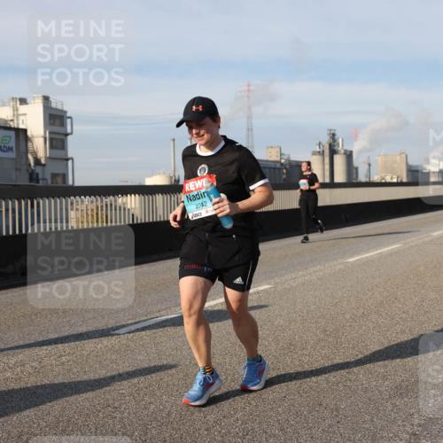 03.10.2025 - Köhlbrandbrückenlauf Lena Gebhardt http://msf.ph/oto/9113725 03.10.2025 10:17:04 Position 2 2042 meine-sportfotos.de