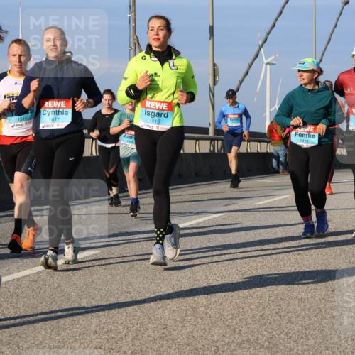03.10.2025 - Köhlbrandbrückenlauf Strokosch-Dieckow http://msf.ph/oto/9113741 03.10.2025 09:48:13 Position 2 1521, 1314, 1417, 1915, 1806, 1418, 2061 meine-sportfotos.de