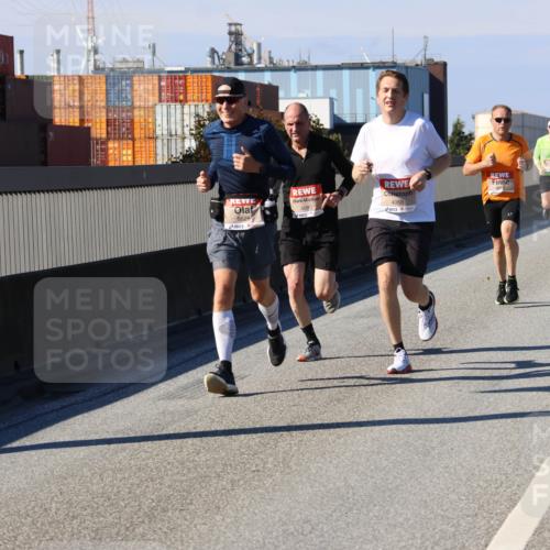 03.10.2025 - Köhlbrandbrückenlauf Strokosch-Dieckow http://msf.ph/oto/9113745 03.10.2025 12:44:00 Position 3 4080, 4068, 6629 meine-sportfotos.de