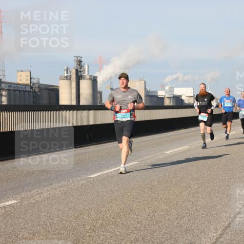 03.10.2025 - Köhlbrandbrückenlauf Lena Gebhardt http://msf.ph/oto/9113762 03.10.2025 09:42:54 Position 2  meine-sportfotos.de