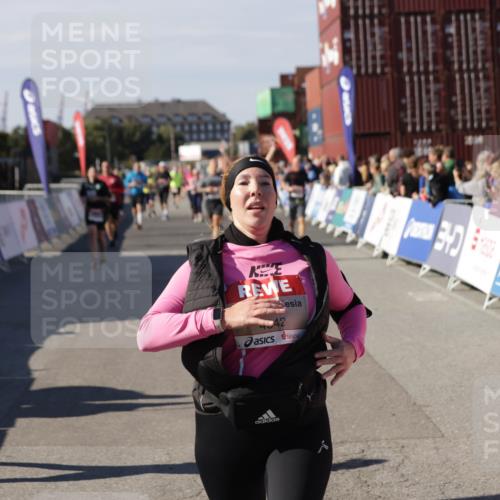 03.10.2025 - Köhlbrandbrückenlauf Jannik Wohlers http://msf.ph/oto/9113768 03.10.2025 13:31:56 Ziel 4415, 4416, 4842, 4902, 4935, 5267, 5463, 5817, 6076, 6452, 6736 meine-sportfotos.de