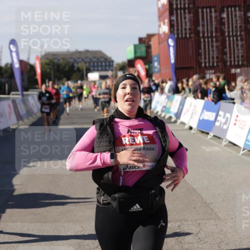 03.10.2025 - Köhlbrandbrückenlauf Jannik Wohlers http://msf.ph/oto/9113774 03.10.2025 13:31:56 Ziel 4415, 4416, 4842, 4902, 4935, 5267, 5463, 5817, 6076, 6452, 6736 meine-sportfotos.de