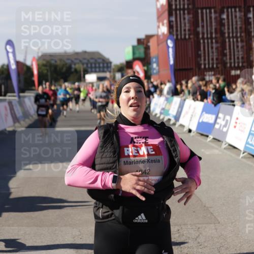 03.10.2025 - Köhlbrandbrückenlauf Jannik Wohlers http://msf.ph/oto/9113781 03.10.2025 13:31:56 Ziel 4415, 4416, 4842, 4902, 4935, 5267, 5463, 5817, 6076, 6452, 6736 meine-sportfotos.de