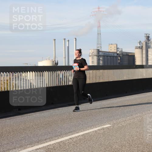 03.10.2025 - Köhlbrandbrückenlauf Lena Gebhardt http://msf.ph/oto/9113785 03.10.2025 10:17:06 Position 2  meine-sportfotos.de