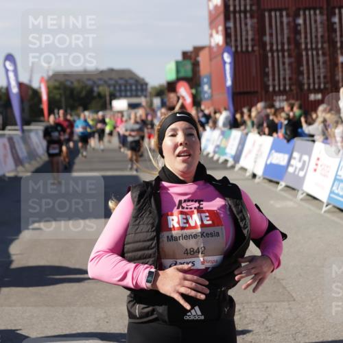 03.10.2025 - Köhlbrandbrückenlauf Jannik Wohlers http://msf.ph/oto/9113786 03.10.2025 13:31:56 Ziel 4415, 4416, 4842, 4902, 4935, 5267, 5463, 5817, 6076, 6452, 6736 meine-sportfotos.de