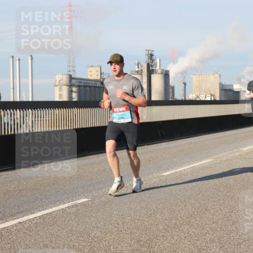 03.10.2025 - Köhlbrandbrückenlauf Lena Gebhardt http://msf.ph/oto/9113794 03.10.2025 09:42:54 Position 2 3795 meine-sportfotos.de