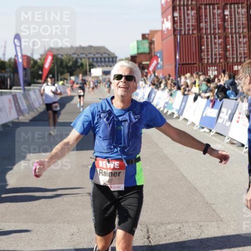03.10.2025 - Köhlbrandbrückenlauf Jannik Wohlers http://msf.ph/oto/9113810 03.10.2025 13:01:36 Ziel 4047, 4073, 4219, 4220, 4257, 4284, 4292, 4304, 5424, 6775, 6801 meine-sportfotos.de