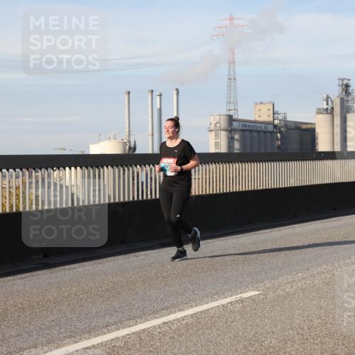 03.10.2025 - Köhlbrandbrückenlauf Lena Gebhardt http://msf.ph/oto/9113816 03.10.2025 10:17:06 Position 2  meine-sportfotos.de