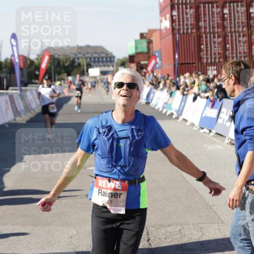 03.10.2025 - Köhlbrandbrückenlauf Jannik Wohlers http://msf.ph/oto/9113821 03.10.2025 13:01:36 Ziel 4047, 4073, 4219, 4220, 4257, 4284, 4292, 4304, 5424, 6775, 6801 meine-sportfotos.de