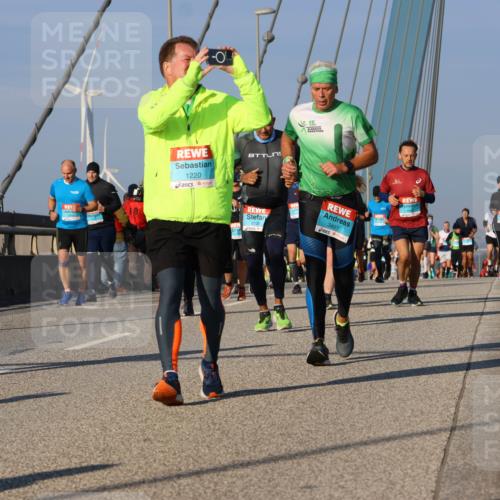 03.10.2025 - Köhlbrandbrückenlauf Strokosch-Dieckow http://msf.ph/oto/9113822 03.10.2025 09:48:21 Position 2 1220, 15, 2126, 3461 meine-sportfotos.de