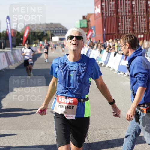 03.10.2025 - Köhlbrandbrückenlauf Jannik Wohlers http://msf.ph/oto/9113837 03.10.2025 13:01:36 Ziel 4047, 4073, 4219, 4220, 4257, 4284, 4292, 4304, 5424, 6775, 6801 meine-sportfotos.de
