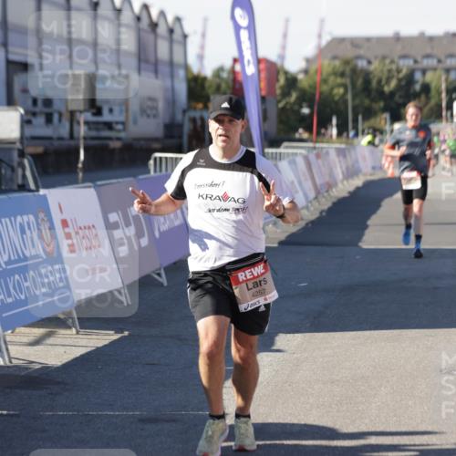 03.10.2025 - Köhlbrandbrückenlauf Jannik Wohlers http://msf.ph/oto/9113850 03.10.2025 13:01:40 Ziel 4047, 4073, 4219, 4220, 4257, 5424, 5671, 6801 meine-sportfotos.de