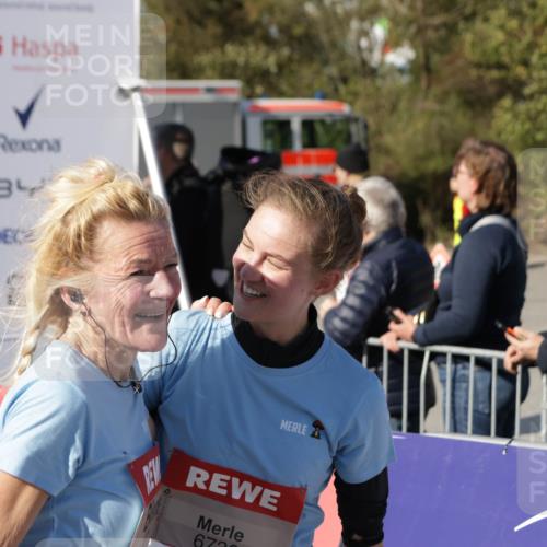 03.10.2025 - Köhlbrandbrückenlauf Jannik Wohlers http://msf.ph/oto/9113854 03.10.2025 13:32:00 Ziel 4842, 4902, 4935, 5246, 5247, 5248, 5267, 5463, 5817, 6076, 6126, 6460, 6736 meine-sportfotos.de