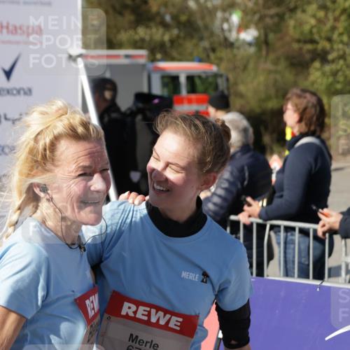 03.10.2025 - Köhlbrandbrückenlauf Jannik Wohlers http://msf.ph/oto/9113862 03.10.2025 13:32:00 Ziel 4842, 4902, 4935, 5246, 5247, 5248, 5267, 5463, 5817, 6076, 6126, 6460, 6736 meine-sportfotos.de