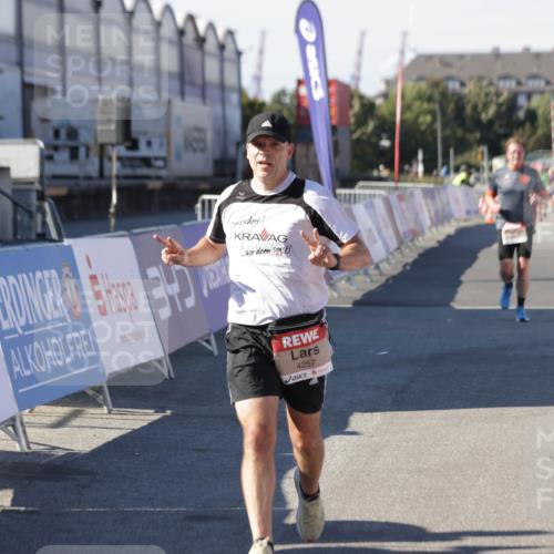 03.10.2025 - Köhlbrandbrückenlauf Jannik Wohlers http://msf.ph/oto/9113866 03.10.2025 13:01:40 Ziel 4047, 4073, 4219, 4220, 4257, 5424, 5671, 6801 meine-sportfotos.de