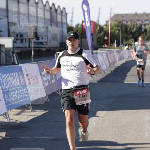 03.10.2025 - Köhlbrandbrückenlauf Jannik Wohlers http://msf.ph/oto/9113873 03.10.2025 13:01:40 Ziel 4047, 4073, 4219, 4220, 4257, 5424, 5671, 6801 meine-sportfotos.de