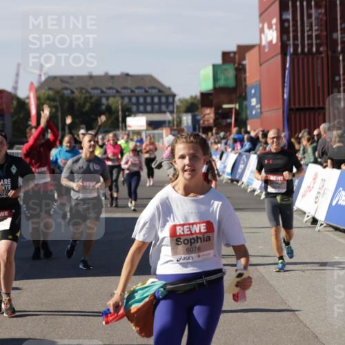 03.10.2025 - Köhlbrandbrückenlauf Jannik Wohlers http://msf.ph/oto/9113877 03.10.2025 13:32:01 Ziel 4443, 4842, 4902, 4935, 5246, 5247, 5248, 5267, 6076, 6126, 6460, 6736 meine-sportfotos.de