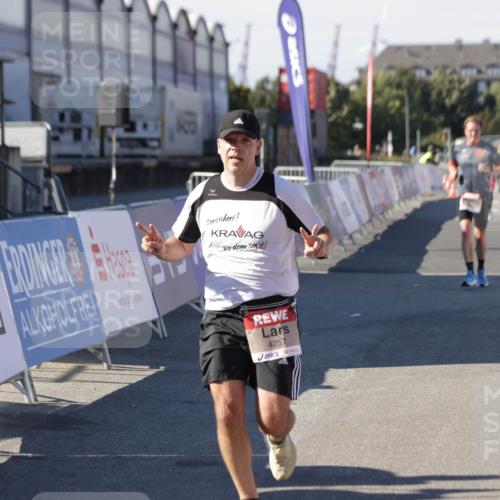03.10.2025 - Köhlbrandbrückenlauf Jannik Wohlers http://msf.ph/oto/9113881 03.10.2025 13:01:40 Ziel 4047, 4073, 4219, 4220, 4257, 5424, 5671, 6801 meine-sportfotos.de