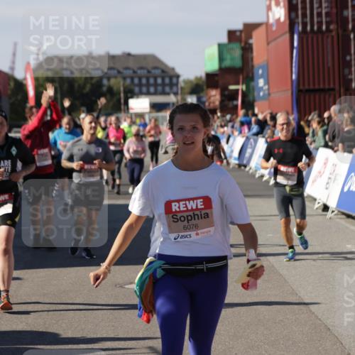 03.10.2025 - Köhlbrandbrückenlauf Jannik Wohlers http://msf.ph/oto/9113884 03.10.2025 13:32:02 Ziel 4443, 4842, 4902, 5155, 5246, 5247, 5248, 5267, 6076, 6126, 6460, 6736 meine-sportfotos.de
