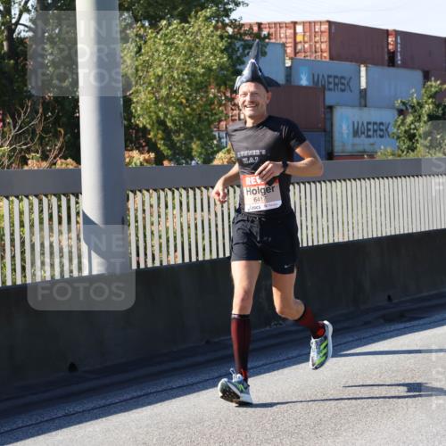 03.10.2025 - Köhlbrandbrückenlauf Strokosch-Dieckow http://msf.ph/oto/9113886 03.10.2025 12:44:15 Position 3 880, 000, 6417 meine-sportfotos.de