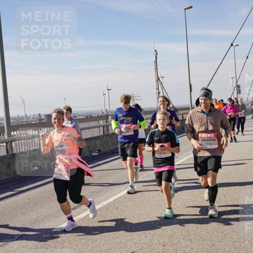 03.10.2025 - Köhlbrandbrückenlauf Michael Burmester http://msf.ph/oto/9113887 03.10.2025 12:55:35 Position 2 5106, 6113, 6114 meine-sportfotos.de