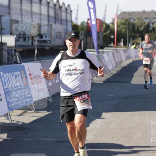 03.10.2025 - Köhlbrandbrückenlauf Jannik Wohlers http://msf.ph/oto/9113888 03.10.2025 13:01:40 Ziel 4047, 4073, 4219, 4220, 4257, 5424, 5671, 6801 meine-sportfotos.de