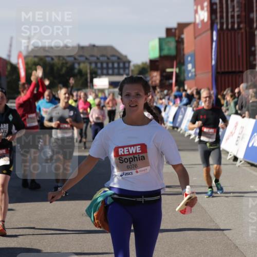 03.10.2025 - Köhlbrandbrückenlauf Jannik Wohlers http://msf.ph/oto/9113892 03.10.2025 13:32:02 Ziel 4443, 4842, 4902, 5155, 5246, 5247, 5248, 5267, 6076, 6126, 6460, 6736 meine-sportfotos.de