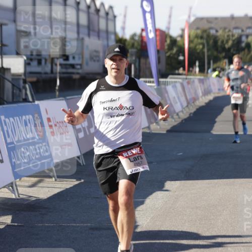 03.10.2025 - Köhlbrandbrückenlauf Jannik Wohlers http://msf.ph/oto/9113895 03.10.2025 13:01:40 Ziel 4047, 4073, 4219, 4220, 4257, 5424, 5671, 6801 meine-sportfotos.de