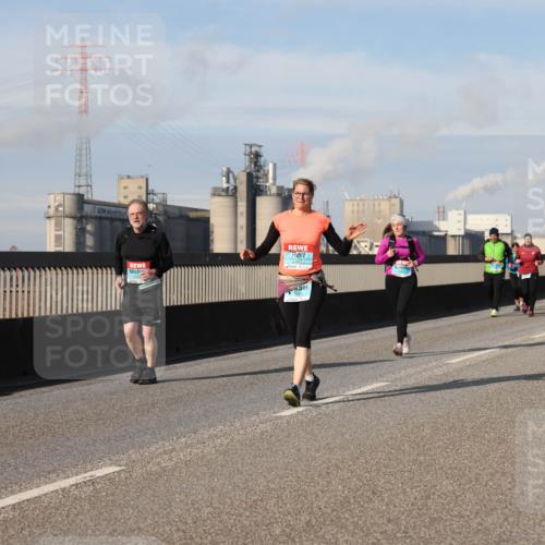 03.10.2025 - Köhlbrandbrückenlauf Lena Gebhardt http://msf.ph/oto/9113905 03.10.2025 10:17:16 Position 2  meine-sportfotos.de