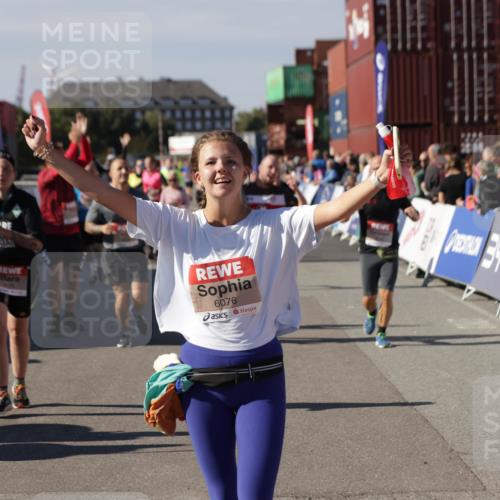 03.10.2025 - Köhlbrandbrückenlauf Jannik Wohlers http://msf.ph/oto/9113906 03.10.2025 13:32:02 Ziel 4443, 4842, 4902, 5155, 5246, 5247, 5248, 5267, 6076, 6126, 6460, 6736 meine-sportfotos.de