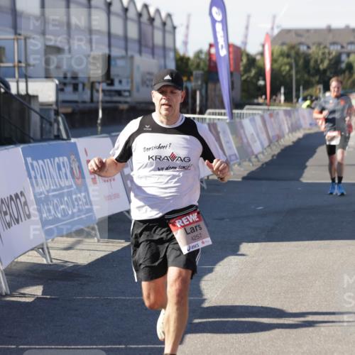 03.10.2025 - Köhlbrandbrückenlauf Jannik Wohlers http://msf.ph/oto/9113914 03.10.2025 13:01:40 Ziel 4047, 4073, 4219, 4220, 4257, 5424, 5671, 6801 meine-sportfotos.de