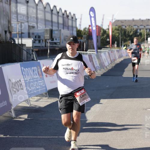 03.10.2025 - Köhlbrandbrückenlauf Jannik Wohlers http://msf.ph/oto/9113920 03.10.2025 13:01:40 Ziel 4047, 4073, 4219, 4220, 4257, 5424, 5671, 6801 meine-sportfotos.de