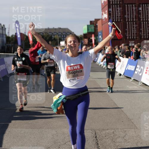 03.10.2025 - Köhlbrandbrückenlauf Jannik Wohlers http://msf.ph/oto/9113924 03.10.2025 13:32:02 Ziel 4443, 4842, 4902, 5155, 5246, 5247, 5248, 5267, 6076, 6126, 6460, 6736 meine-sportfotos.de