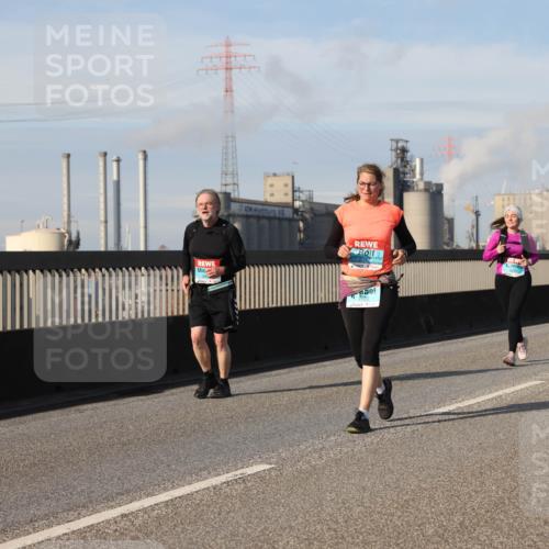 03.10.2025 - Köhlbrandbrückenlauf Lena Gebhardt http://msf.ph/oto/9113939 03.10.2025 10:17:17 Position 2  meine-sportfotos.de