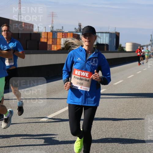 03.10.2025 - Köhlbrandbrückenlauf Strokosch-Dieckow http://msf.ph/oto/9113942 03.10.2025 12:44:18 Position 3 5960, 50, 5669 meine-sportfotos.de