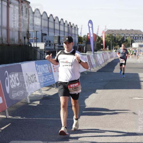 03.10.2025 - Köhlbrandbrückenlauf Jannik Wohlers http://msf.ph/oto/9113944 03.10.2025 13:01:40 Ziel 4047, 4073, 4219, 4220, 4257, 5424, 5671, 6801 meine-sportfotos.de