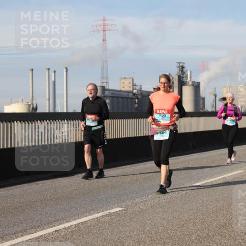 03.10.2025 - Köhlbrandbrückenlauf Lena Gebhardt http://msf.ph/oto/9113949 03.10.2025 10:17:17 Position 2  meine-sportfotos.de