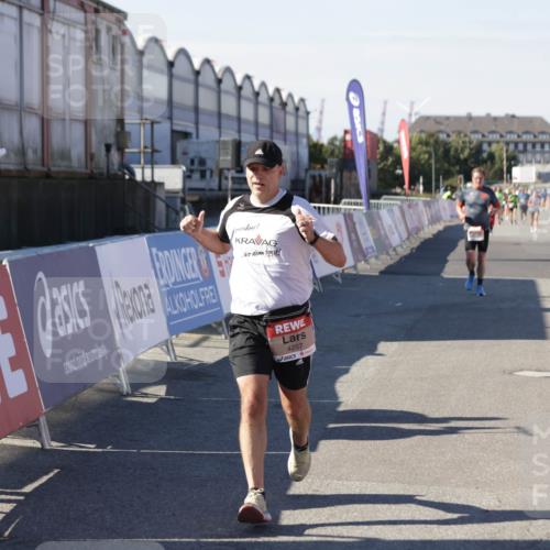03.10.2025 - Köhlbrandbrückenlauf Jannik Wohlers http://msf.ph/oto/9113951 03.10.2025 13:01:40 Ziel 4047, 4073, 4219, 4220, 4257, 5424, 5671, 6801 meine-sportfotos.de